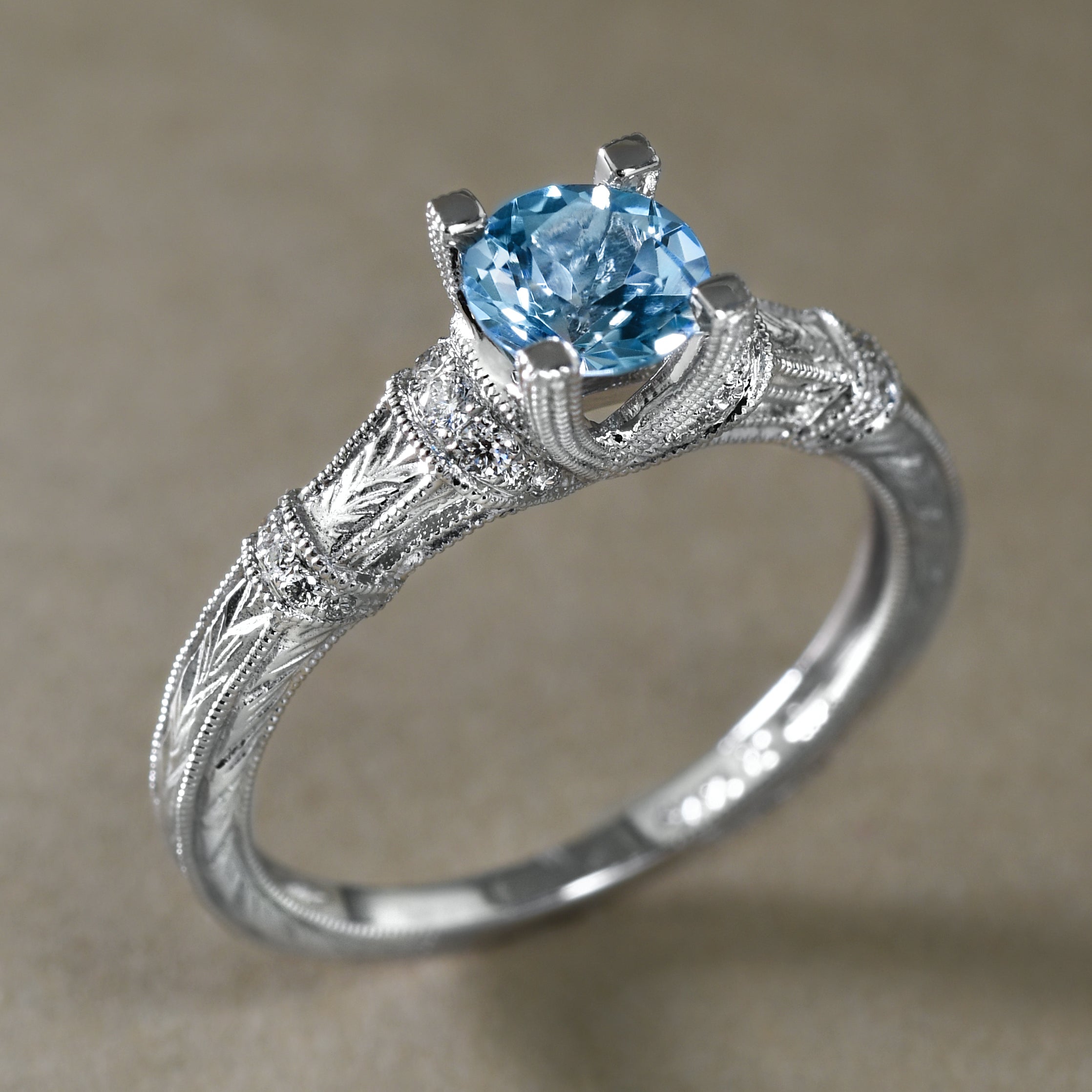 18 Carat White Gold Swiss Blue Topaz Ring For Sale at 1stDibs | rinjo 18  topaz, topaz rings for sale, blue and white topaz ring